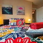 Modern Three Bedroom House In - Luxury And Homes *
