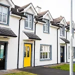 Modern Three Bedroom House In - Luxury And Homes *