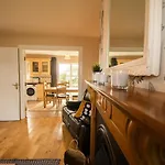 Modern Three Bedroom House In - Luxury And Homes *
