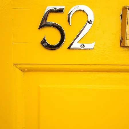 Modern Three Bedroom House In - Luxury And Homes