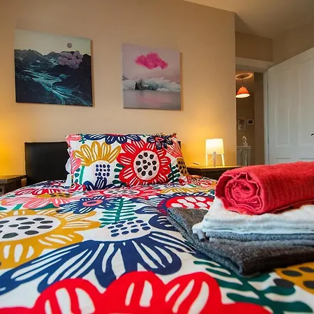 Modern Three Bedroom House In - Luxury And Homes *