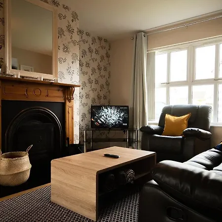 Holiday home Modern Three Bedroom House In - Luxury And Homes