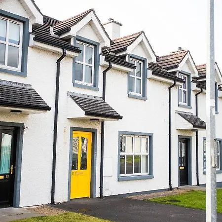 Modern Three Bedroom House In - Luxury And Homes *