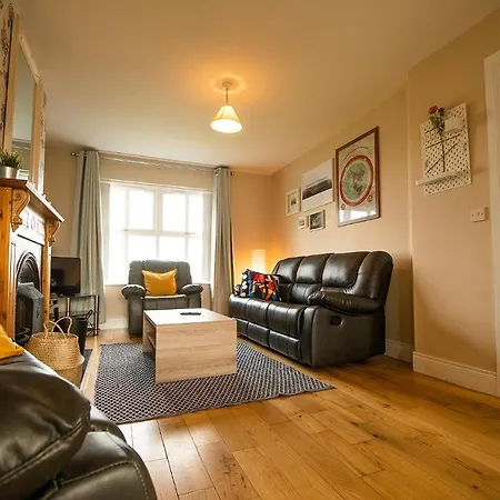 Modern Three Bedroom House In - Luxury And Homes Semesterbostad