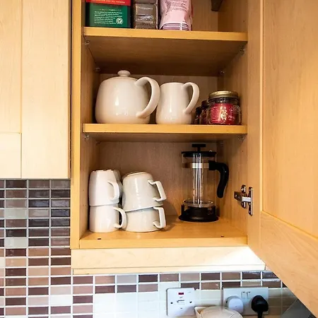 Modern Three Bedroom House In - Luxury And Homes