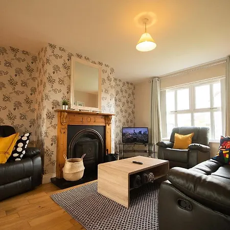 Modern Three Bedroom House In - Luxury And Homes Semesterbostad *