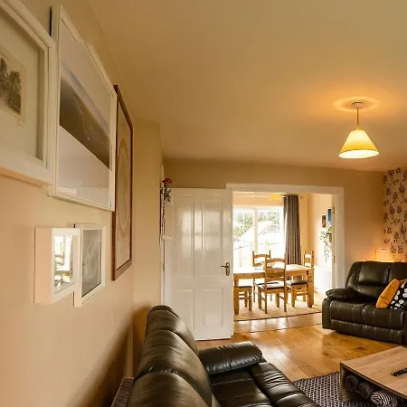 Modern Three Bedroom House In - Luxury And Homes *