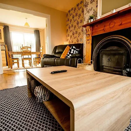 Holiday home Modern Three Bedroom House In - Luxury And Homes *
