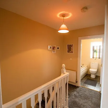 Holiday home Modern Three Bedroom House In - Luxury And Homes